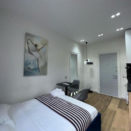 Apartament In Blloku In Front Of Taiwan Tirana Exterior foto
